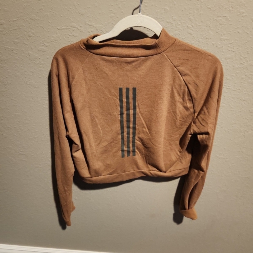 Neutral Adidas crop long sleeve shirt